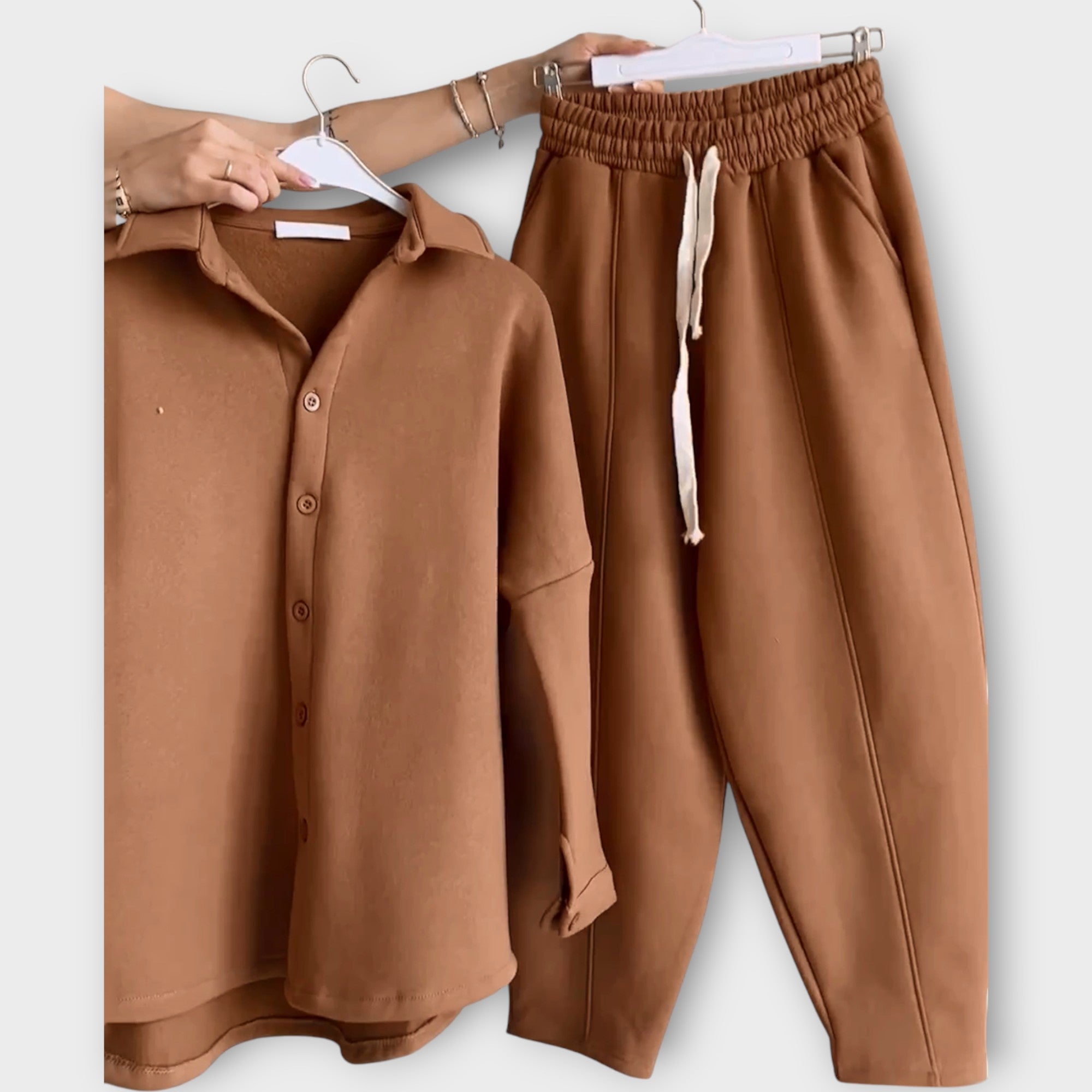 Conjunto con Botones y Línea Elegante