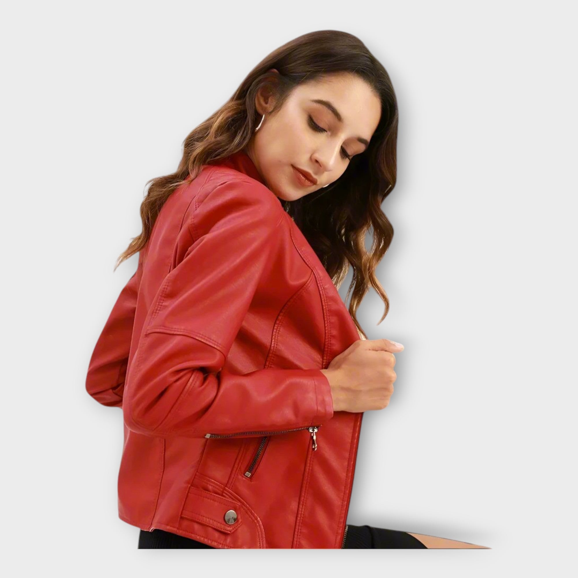 Elegante chaqueta de cuero de línea moderna y estilo atemporal